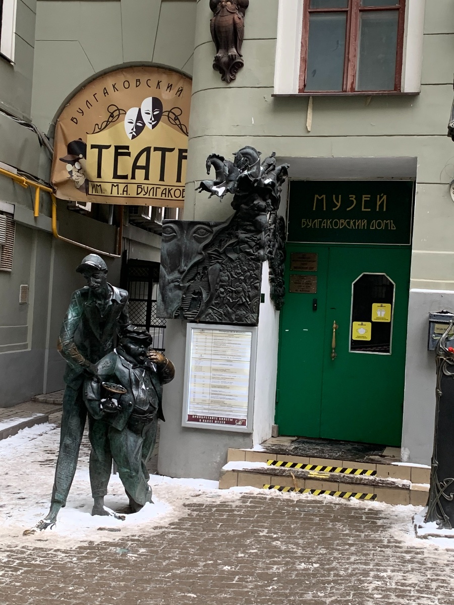 Сразу вход и в музей, и в театр.