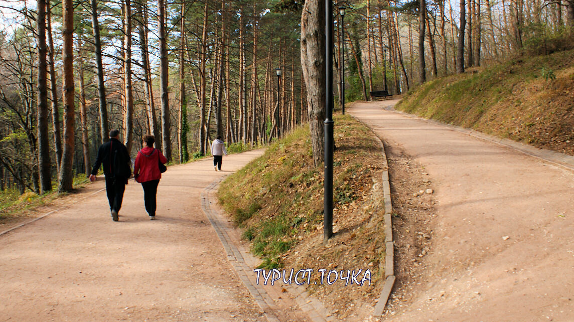 Грот сестрорецк. Кисловодск терренкур парк. Курортный парк, Кисловодск, терренкур № 3. Прогулка по терренкуру Кисловодск. Кисловодск узкоколейка парк.