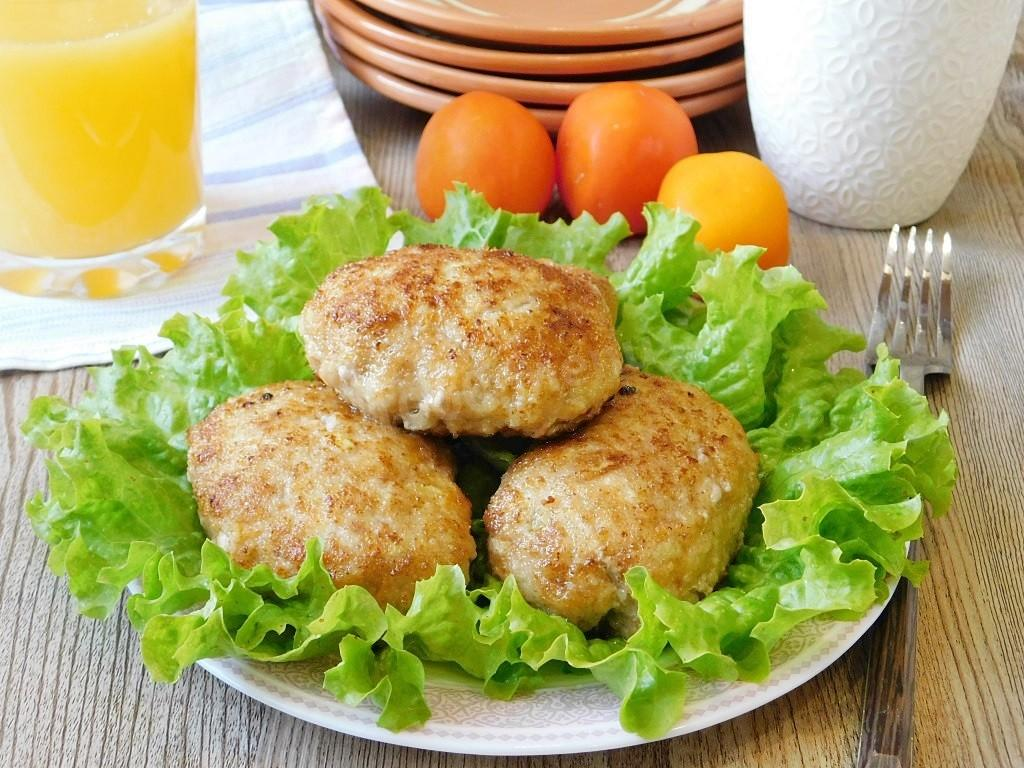 Котлеты рецептура. Биточки куриные. Куриные котлеты. Сочные котлеты. Котлеты из куриного фарша