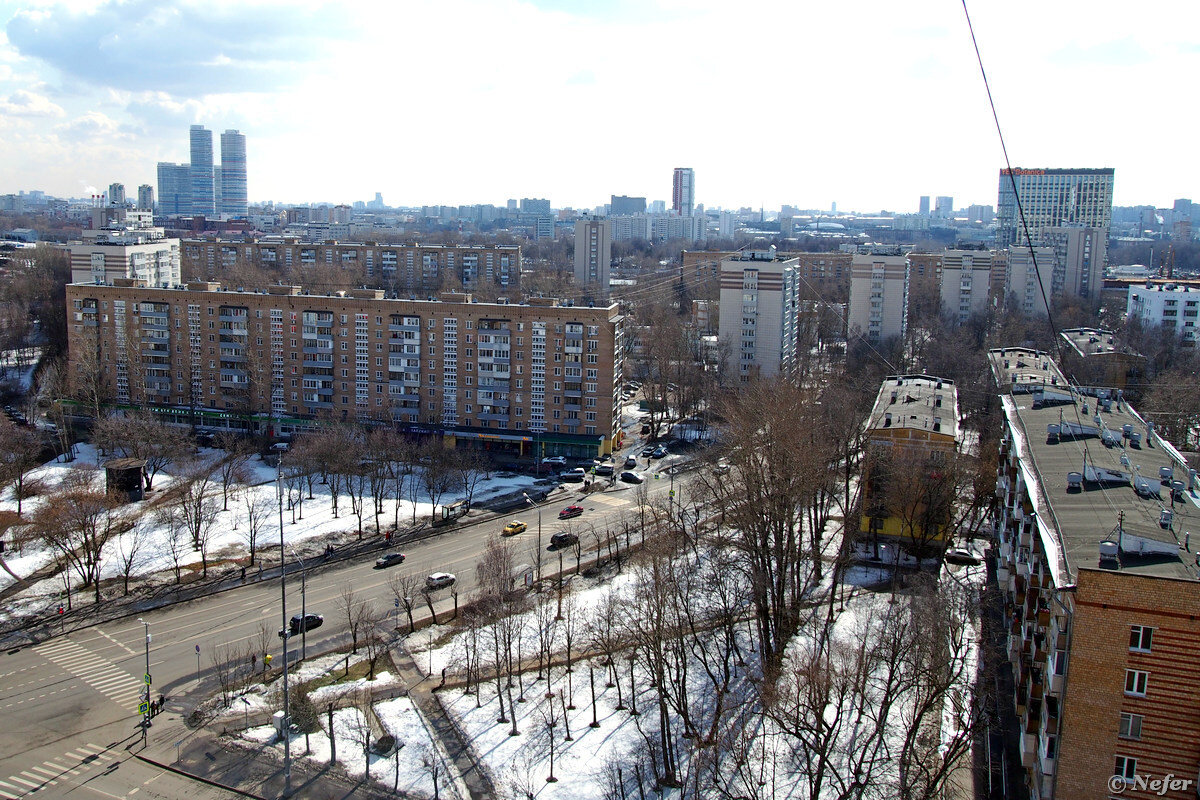 Обычный вид. Вид из окна. Вид из окна Советский Союз. Улица в честь путешественника.