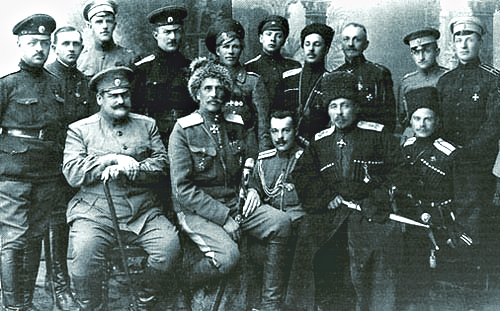 Офицеры 3-го кавалерийского корпуса до отставки Келлера. В нижнем ряду - второй слева - командир граф Ф. Келлер 