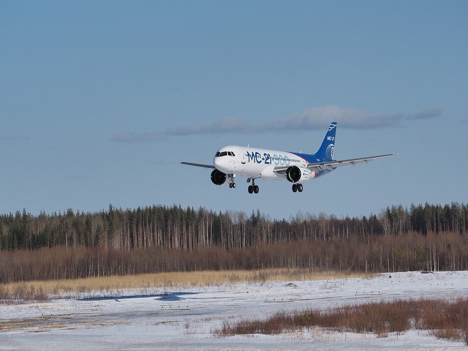 МС - 21 заходит на посадку фото с сайта: mc21.irkut.com