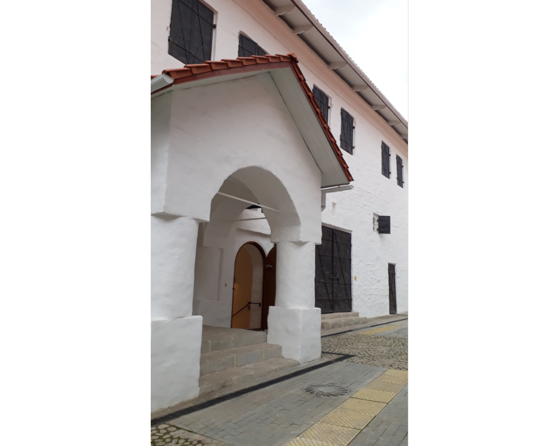 Вход в музейные залы. Фото моей жены.