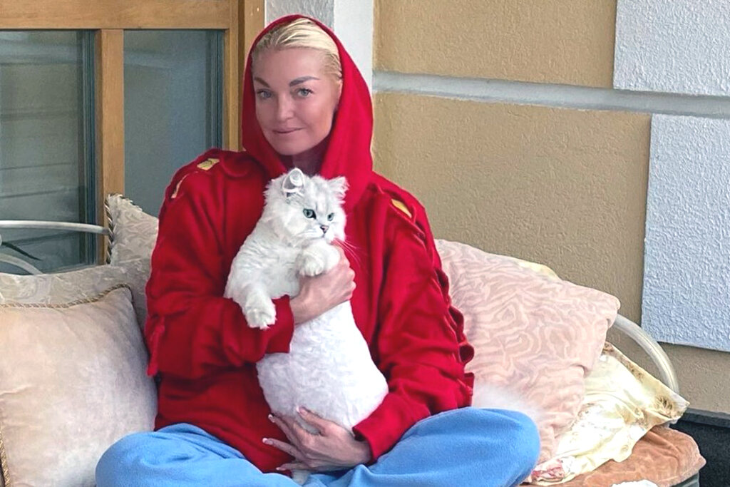 Анастасия Волочкова в ожидании пенсии. Фото: Яндекс.Картинки