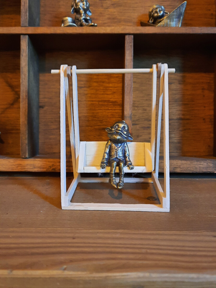 Фигурки хомлинов повсюду,здесь их настоящий дом.