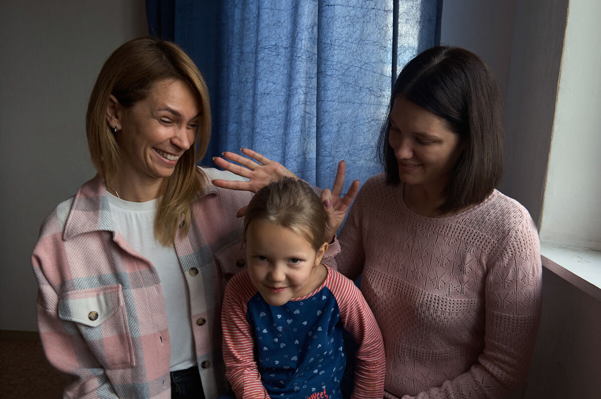 Катя, Наташа и ее дочь Маша, фото: Olga Blanchevie/«Утопия»