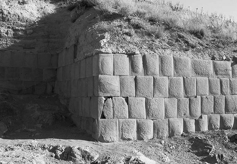 Источник фото: https://www.messagetoeagle.com/a-2700-year-old-urartians-ayanis-castle-and-haldi-temple-soon-an-open-air-museum/