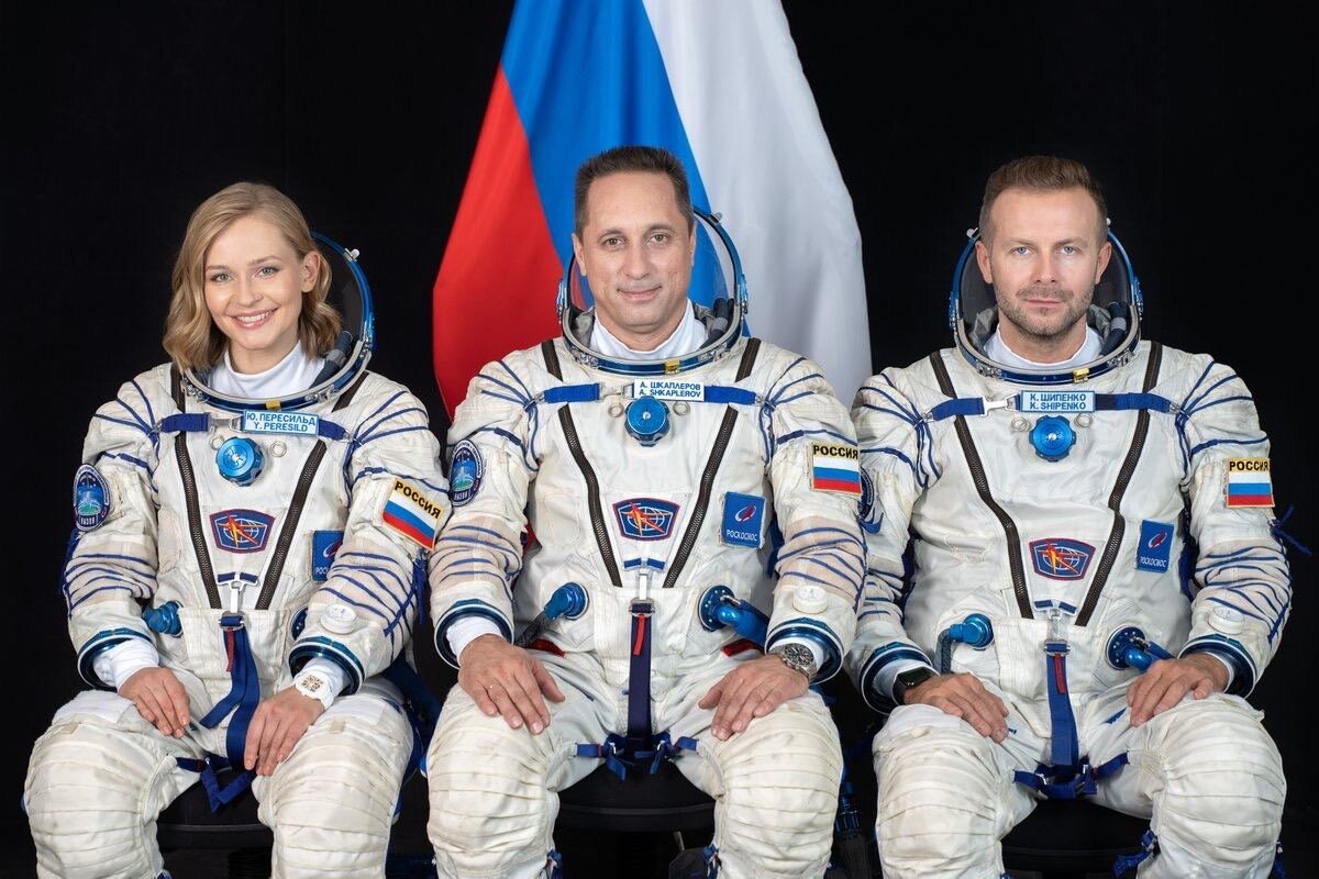 Юлия Пересильд, космонавт Олег Новицкий, Клим Шипенко. Фото: Roscosmos/via Globallookpress.com