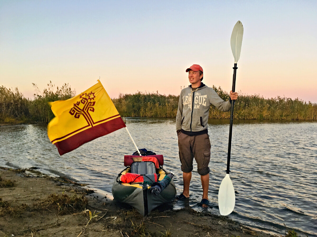 На месте впадения Волги в Каспийское море. 127-ой день пути. Фото автора 