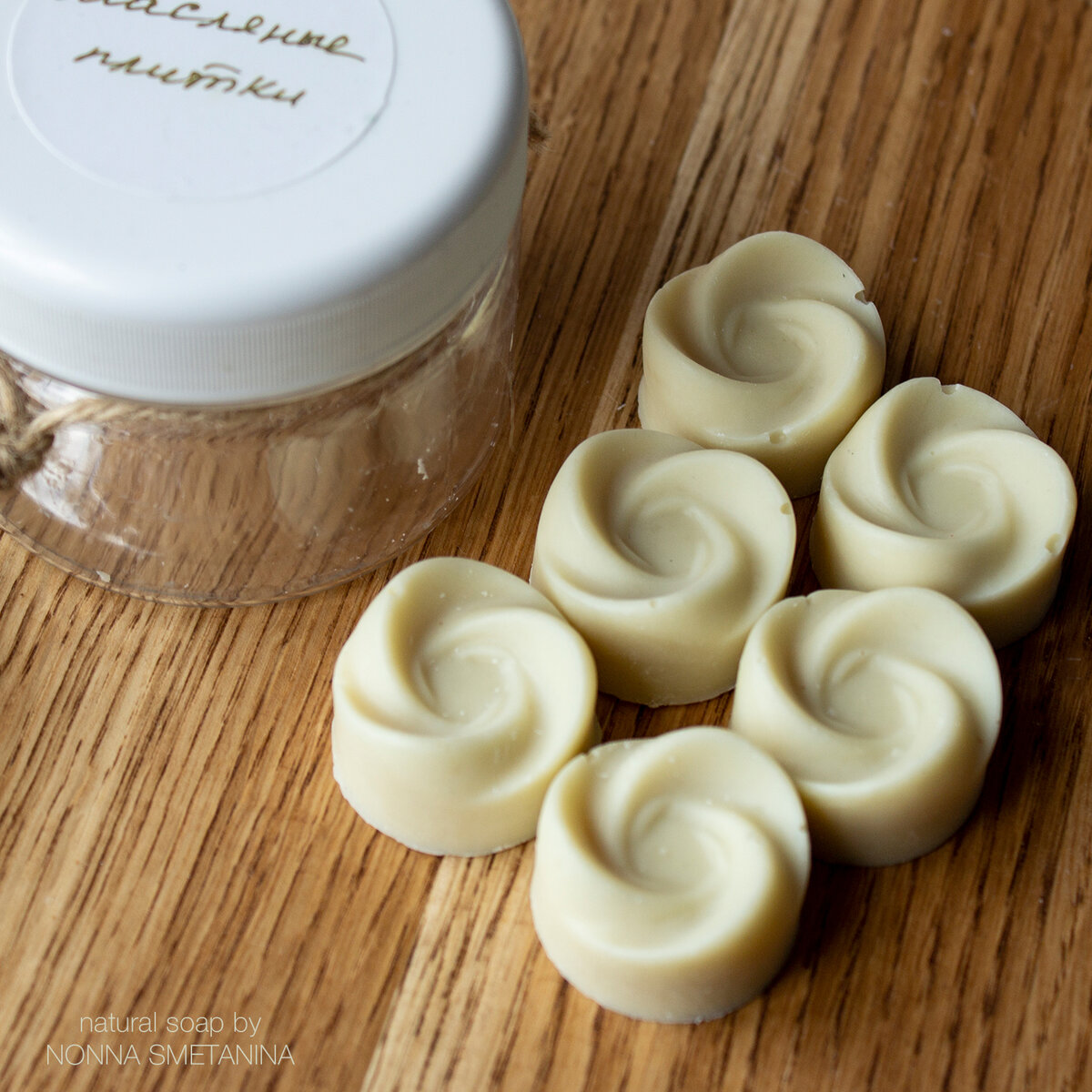 В баночку вмешается ровно шесть плиток.