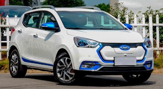 ФОТО САМОГО ДЕШЕВОГО КИТАЙСКОГО ЭЛЕКТРОАВТОМОБИЛЯ. В РФ  JAC iEV7S. СТОИТ 2 299 000 рублей. ИСТОЧНИК СВОБОДНЫЙ.