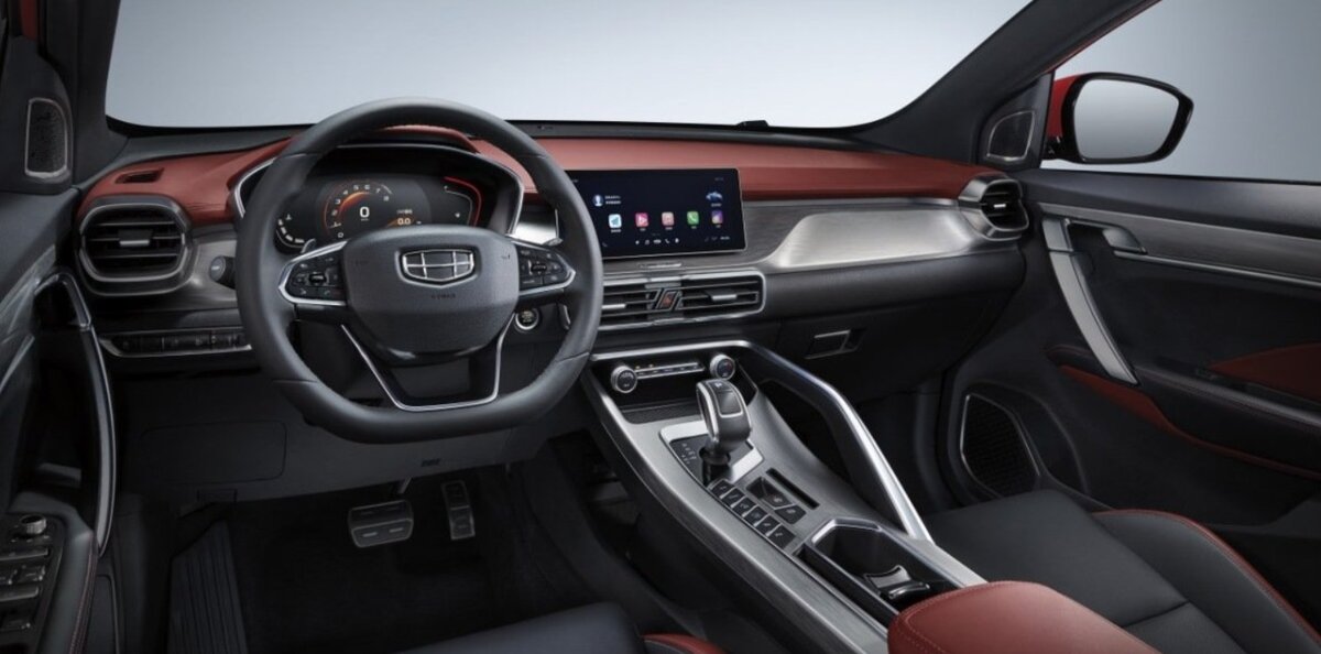 Интерьер оформлен весьма добротно.