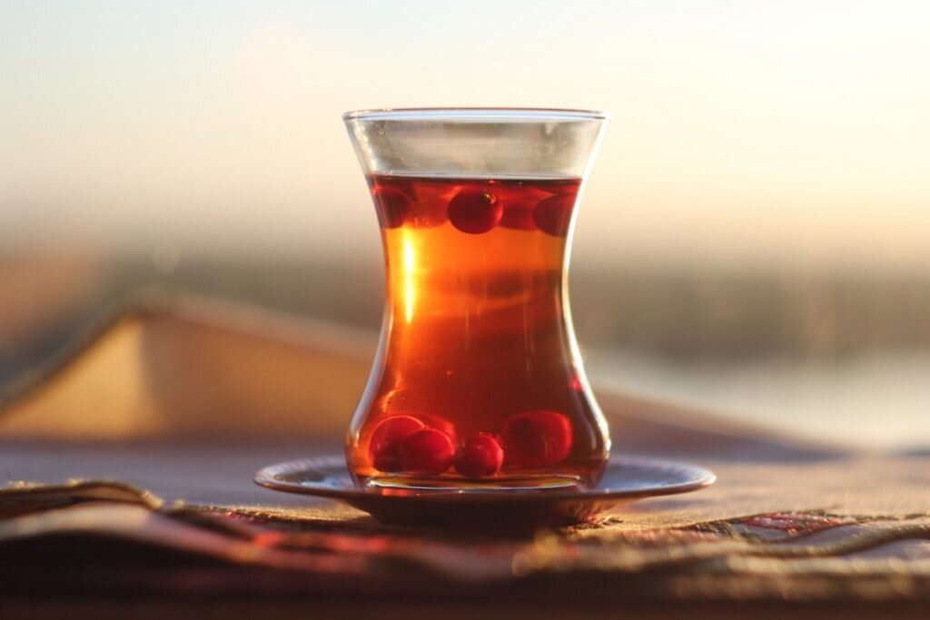 Черный чай с клюквой. © Ольга Никандрова