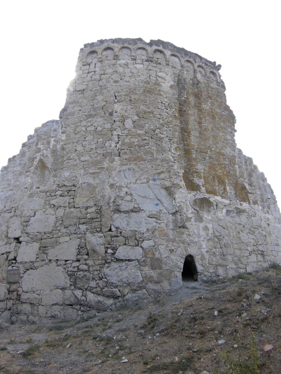 Генуэзская крепость. Круглая башня Джованни ди Скаффа. Фото Юлия Яшина. 