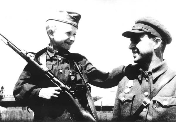 Сын полка. Личность, место и время съёмки неизвестны.