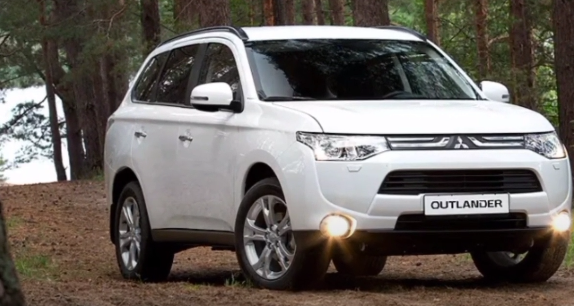 Mitsubishi outlander 1998. Митсубиси аутлендер 3 2015. Минусы митсубиси аутлендер. Внедорожники митсубиси аутлендер. Митсубиси аутлендер 2019 белый.