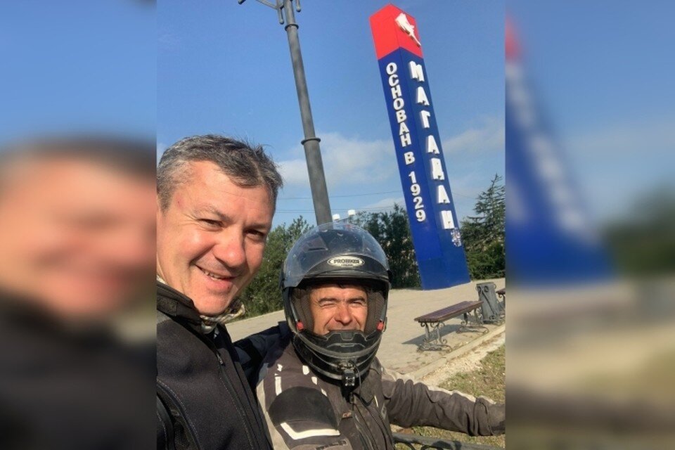     В обратный путь Антон Юрков отправился не один - его сопроводит мотоциклист по имени Роман, с которым крымчанин познакомился еще по дороге в Магадан. Фото: Антон Юрков\VK