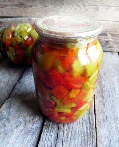 Перец в медовой заливке на зиму. Перец в медовом маринаде. Перец в заливке на зиму. Перец маринованный в уксусной заливке. Маринованные перцы на зиму сладкие с маслом.