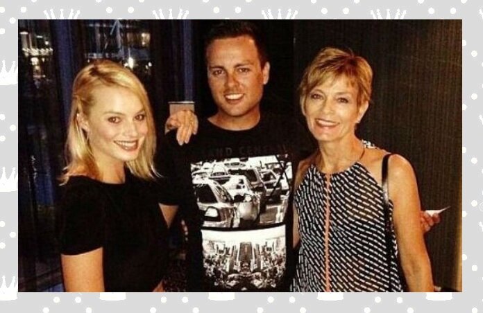 Марго с мамой и братом