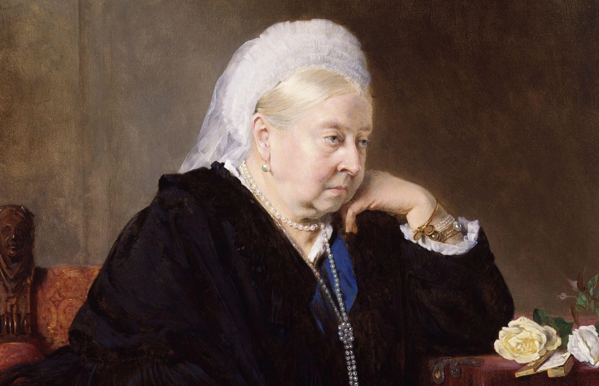 За королевой закрепилось прозвище "Виндзорской Вдовы" за тяжелые черные наряды и траурные украшения. Фото из открытых источников. 