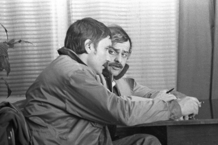  Режиссер фильма "Остановился поезд" Вадим Абдрашитов и сценарист картины Александр Миндадзе.