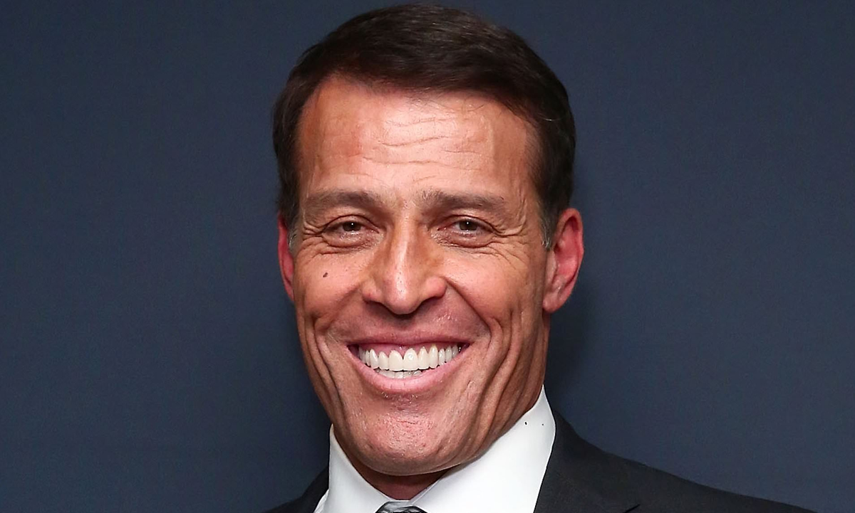 Тони роббинс коуч. Tony Robbins. Коуч Тони Роббинс. Энтони Робинсон коуч. Американский коуч Тони Роббинс.