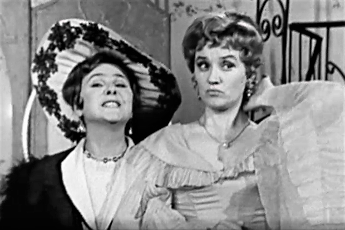 Кадр из телеспектакля "Невольницы" (1974)