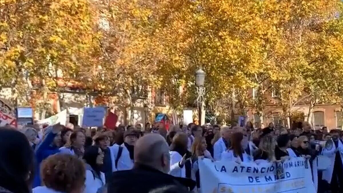    Демонстрация врачей в Мадриде с требованием улучшить условия труда© РИА Новости