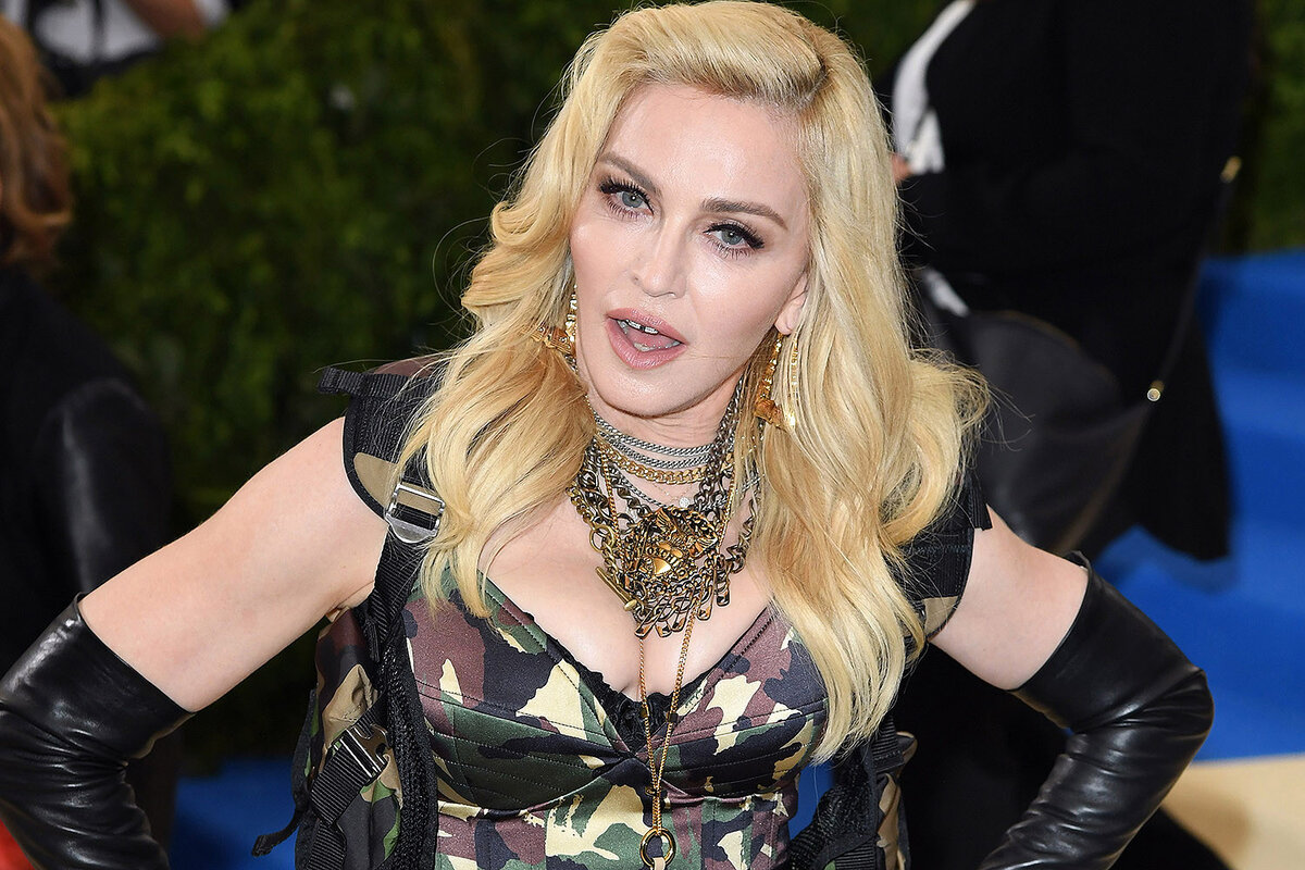 Мадонна. Мадонна в 50 лет. Мадонна тик ток. Emily Roberts.