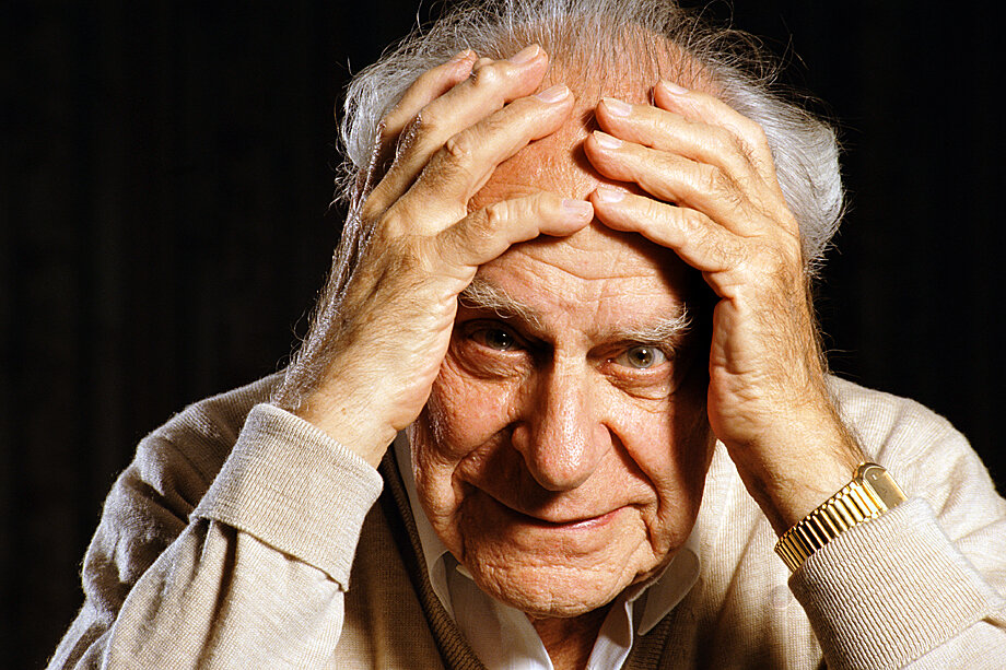 Карл Раймунд Поппер – основоположник философской концепции критического рационализма. Он описывал свою позицию так: «Я могу ошибаться, а вы можете быть правы; сделаем усилие, и мы, возможно, приблизимся к истине».
Фото: David Levenson/Getty Images