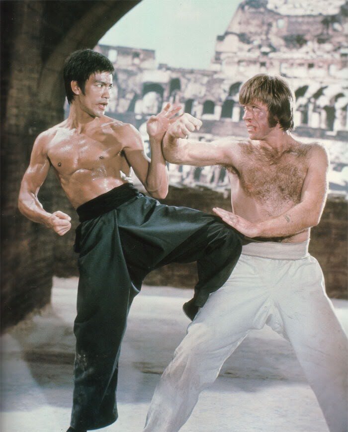 Фото в заголовке: prakard.com, все остальные - это авторские снимки экрана с кадрами фильма "Путь Дракона"