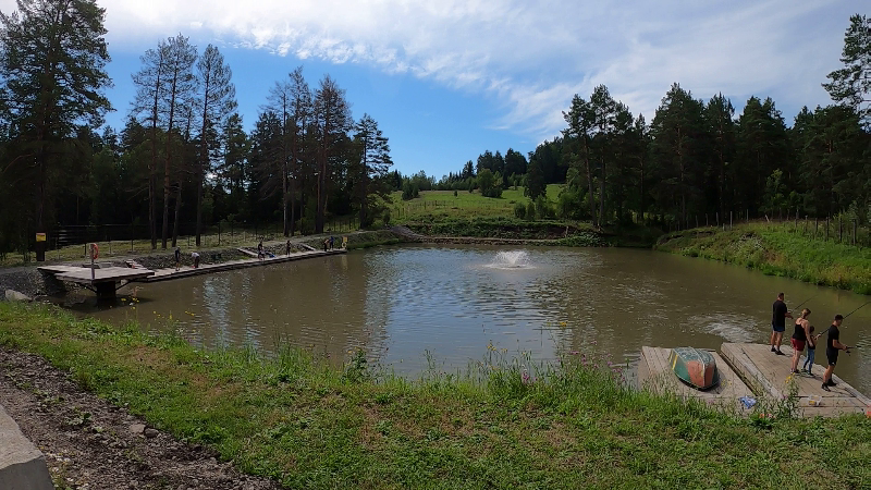 Озеро, где рыбачат.