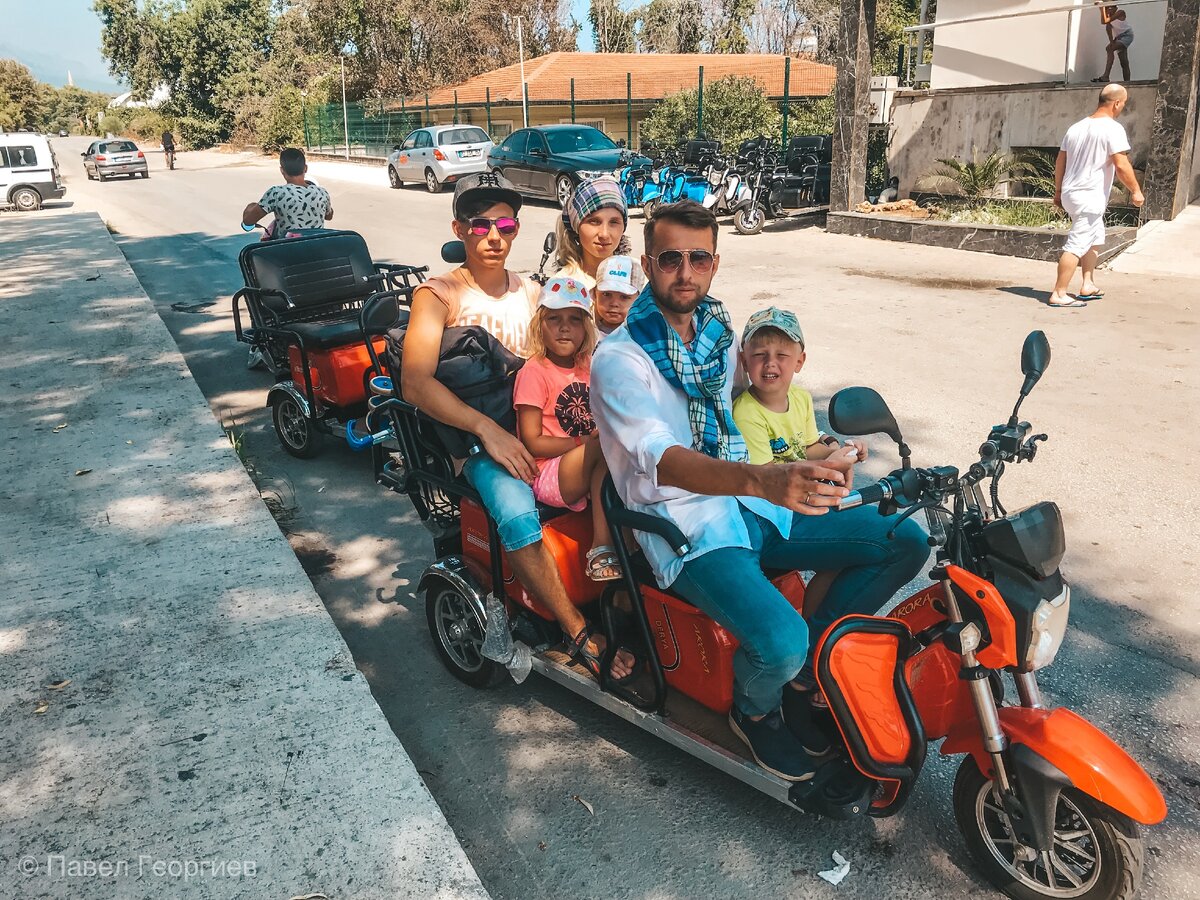 Вот на таком байке можно прокатиться по живописным турецким улочкам.