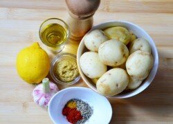 Корнеплоды лучше всего мыть щеткой или жесткой губкой под струёй проточной воды.