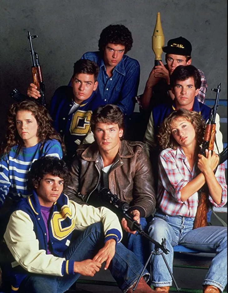Актёры фильма Red Dawn 1984 года. Девушка, с автоматом в обнимку, позже снимется с Патриком Суэйзи в "Грязных  танцах". Заслужила. 