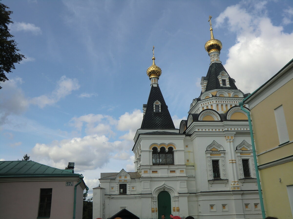 Россия. Дмитровский кремль. Елизаветинская церковь