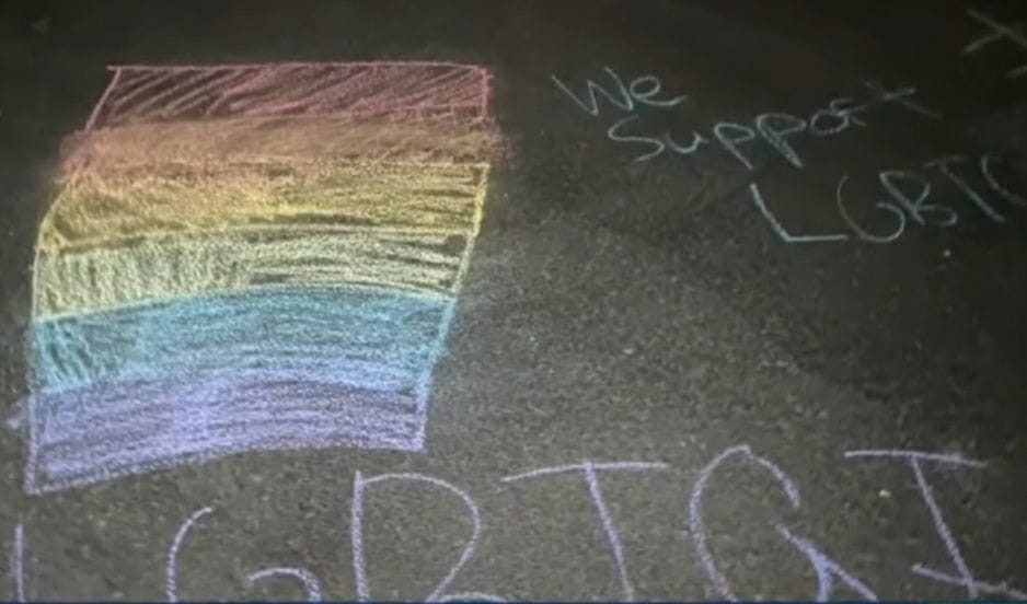 Вот, что делали соседи около его дома...