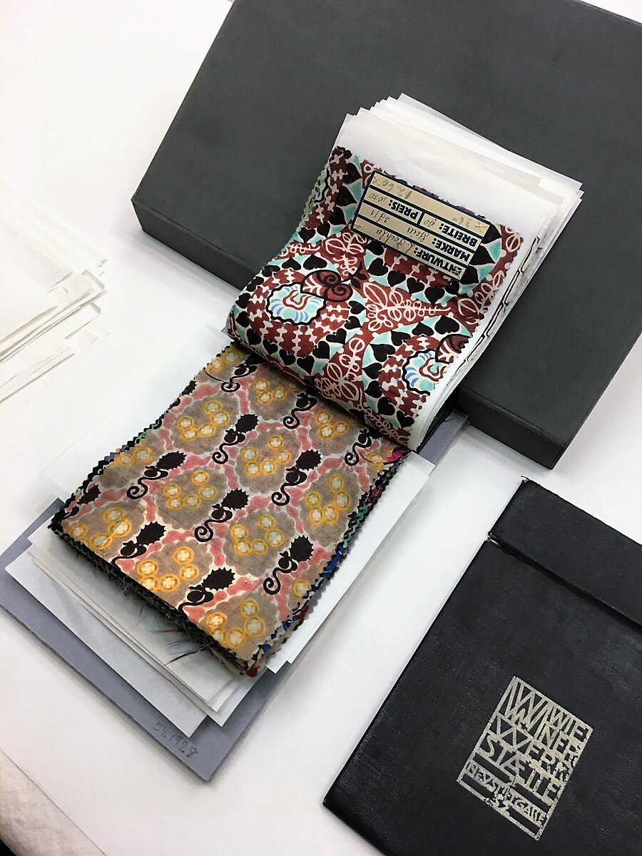 Образцы тканей, созданных художниками Венских мастерских. 1910-1920гг. Metropolitan Museum, Нью-Йорк, официальный сайт - www.metmuseum.org