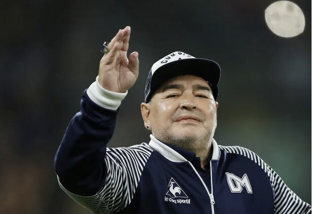 Футболист Диего Марадона умер в возрасте 60 лет после сердечного приступа 25 ноябре 2020г