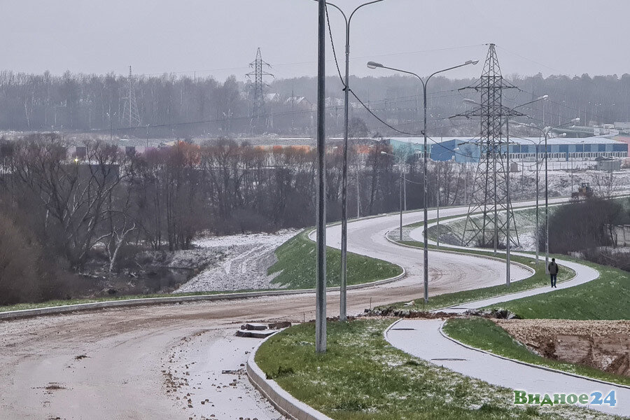 Трасса видное. Купелинка Видное м4 трасса. Занесло на дороге м4 Видное. Дороги строят в районе новой Битцы. Авария на мосту реке Битца м4 Дон.