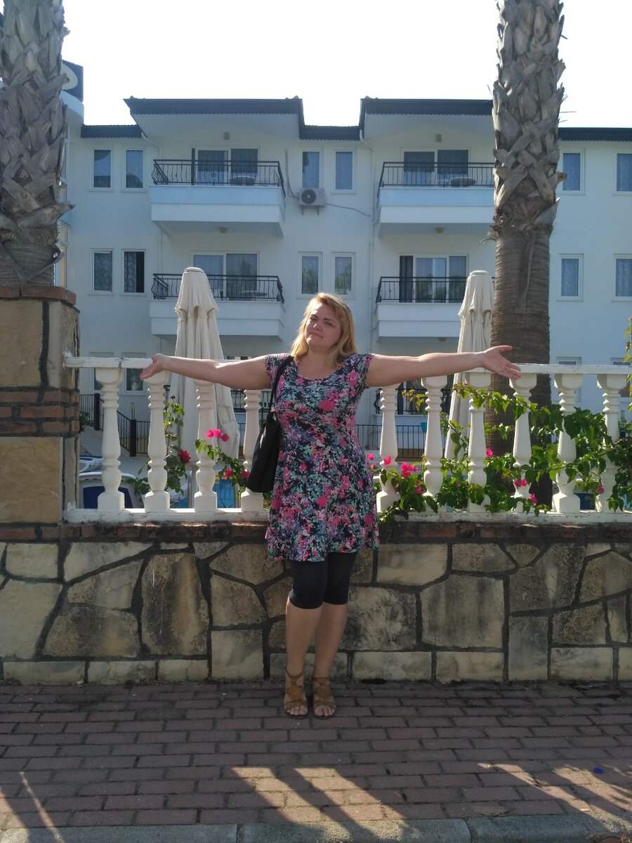 как произносить слово hotel, уроки английского онлайн