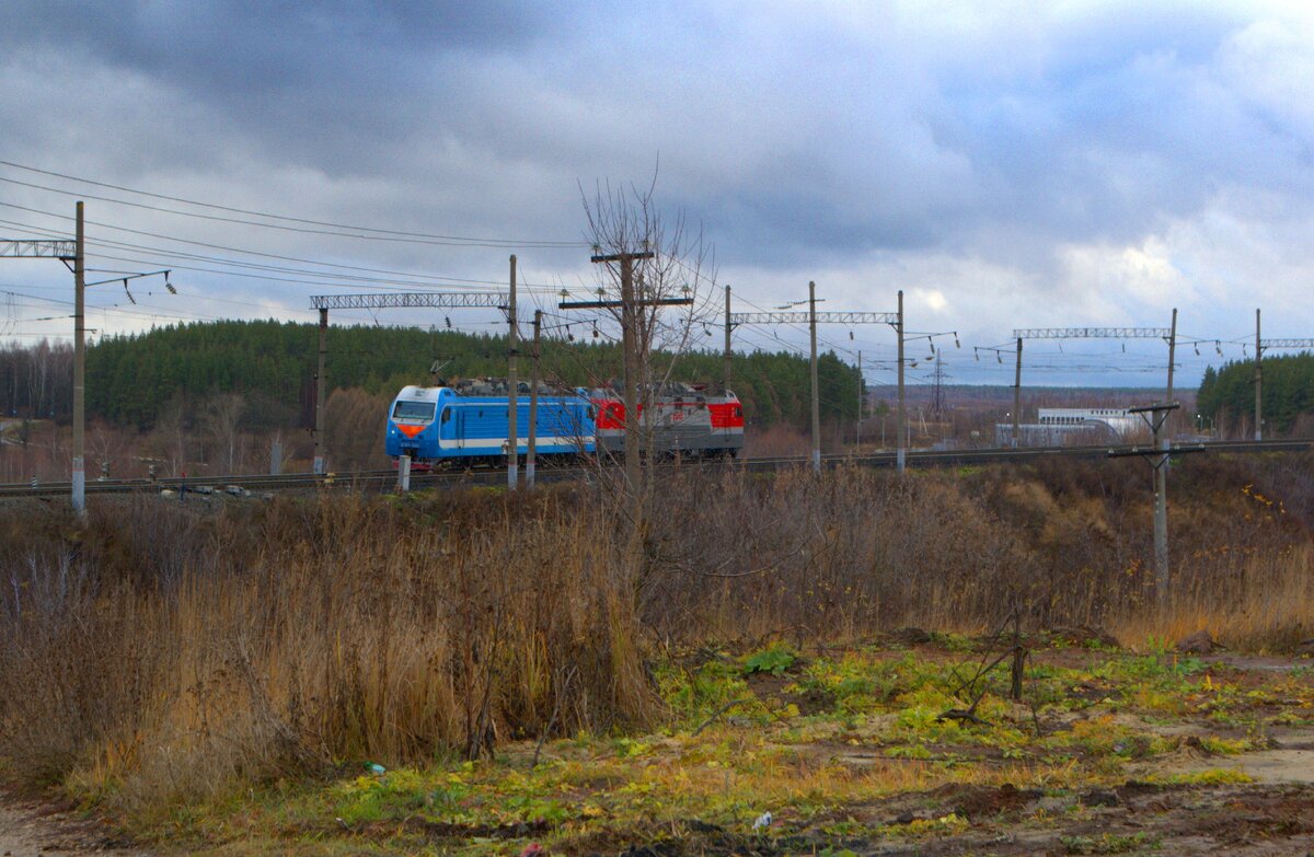 Электровозы серии ЭП1м. Один перегонялся.