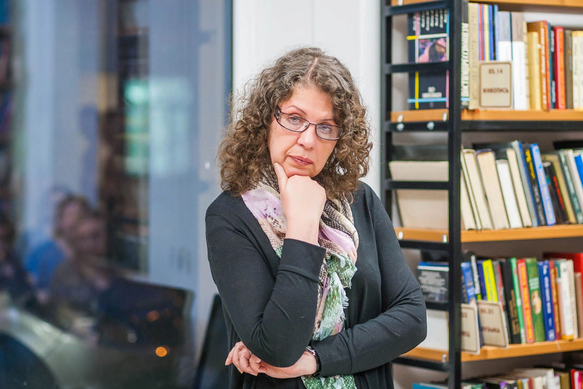 Татьяна витальевна устинова. Джоан роулинг 1995. Лидия чарская портрет. Биография валентины осеевой для 2 класса. Осеева.