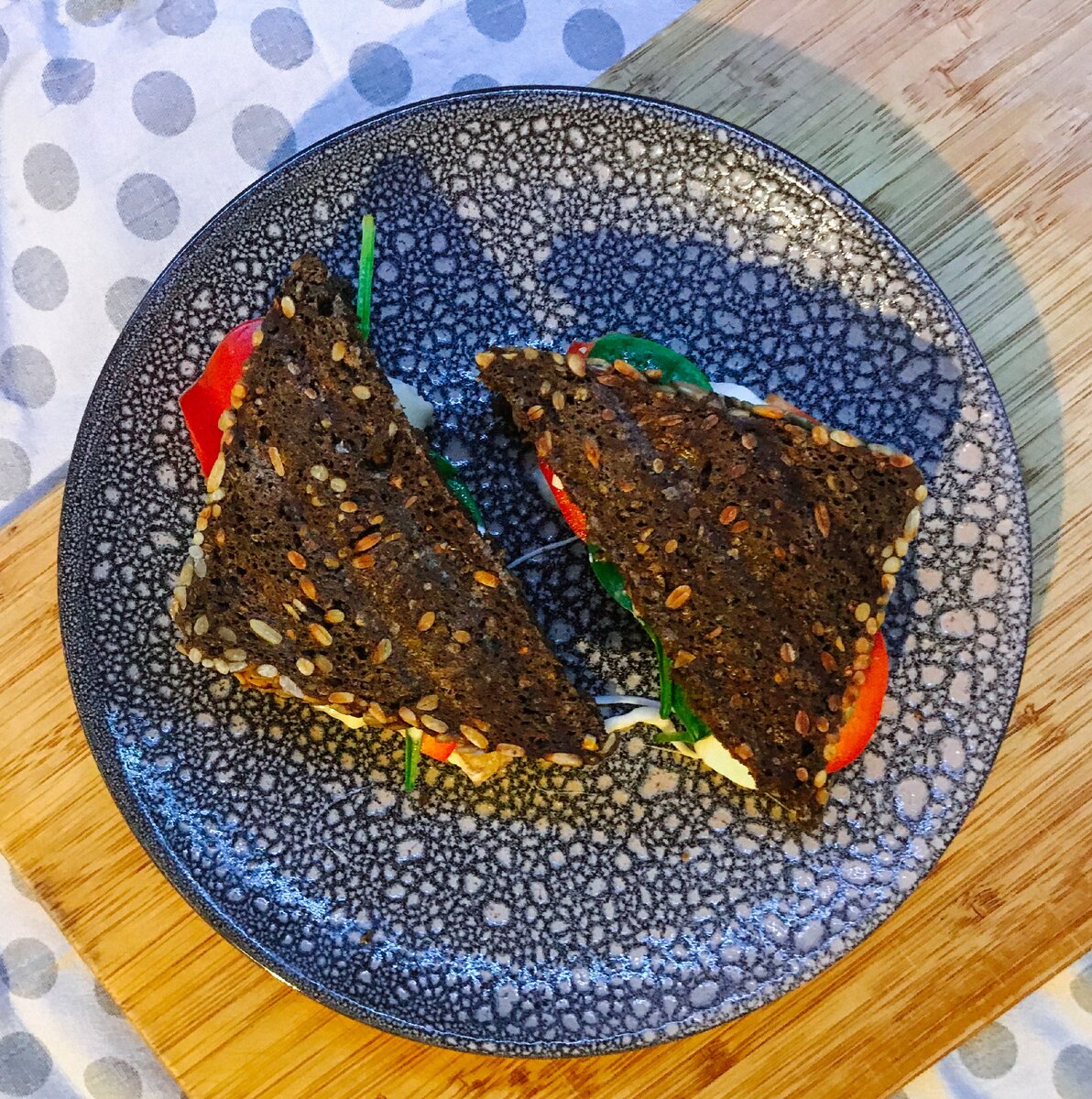 На фото две порции.