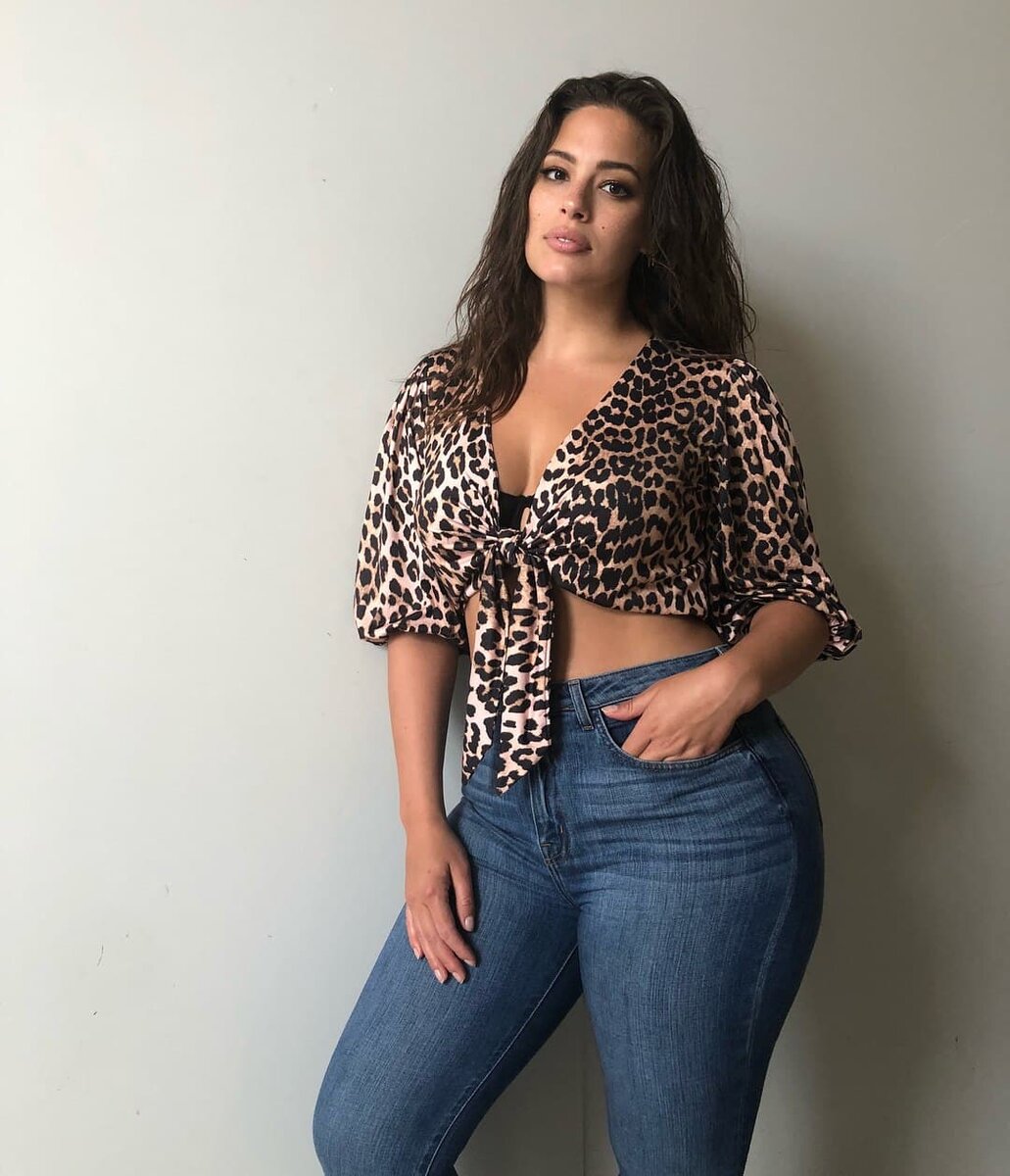 https://www.instagram.com/ashleygraham/?hl=ru