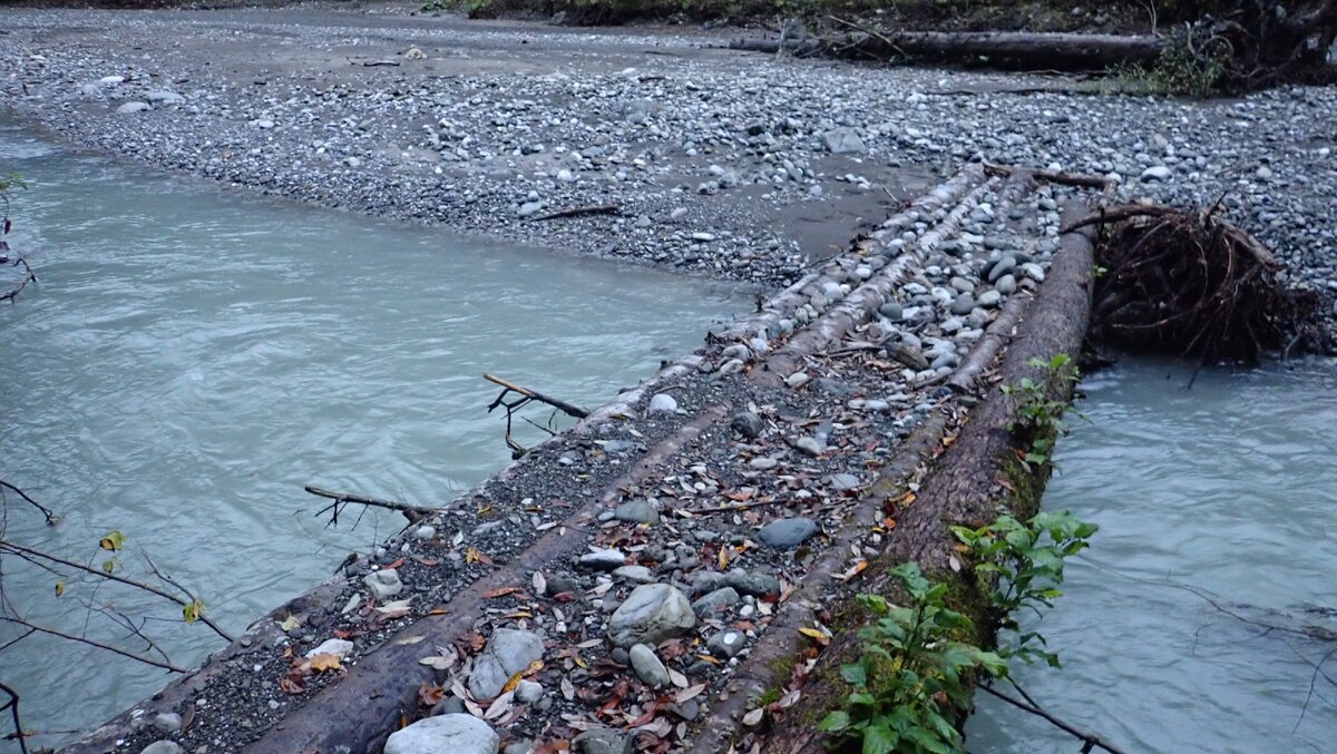 Новый мостик через Гегу. 2019 год.