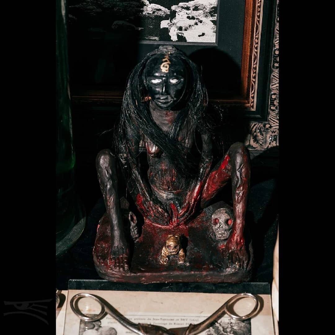 Данное фото любезно было предоставлено Pablo Dodogson (инстаграм La Tercera Mano) из его личной коллекции артефактов. Фото сделано @romankasperski