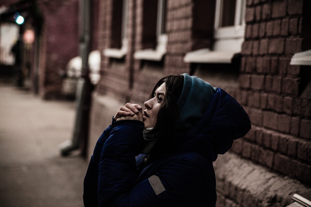 Профессионалы,  то есть теми , кто зарабатывает деньги стремительно растет и они эти профессионалы они опускают культуру изобразительного ряда , опускают культуру которая является в классической фотографии основой и к сожалению ..