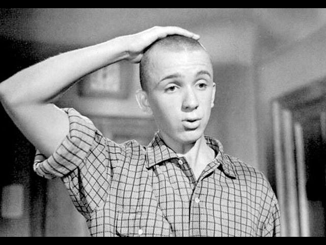 Кадр из фильма "Я шагаю по Москве".