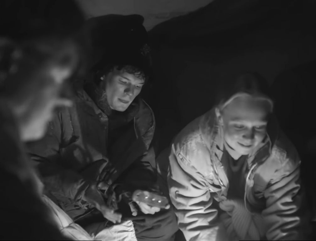 Кадр из фильма "Перевал Дятлова"